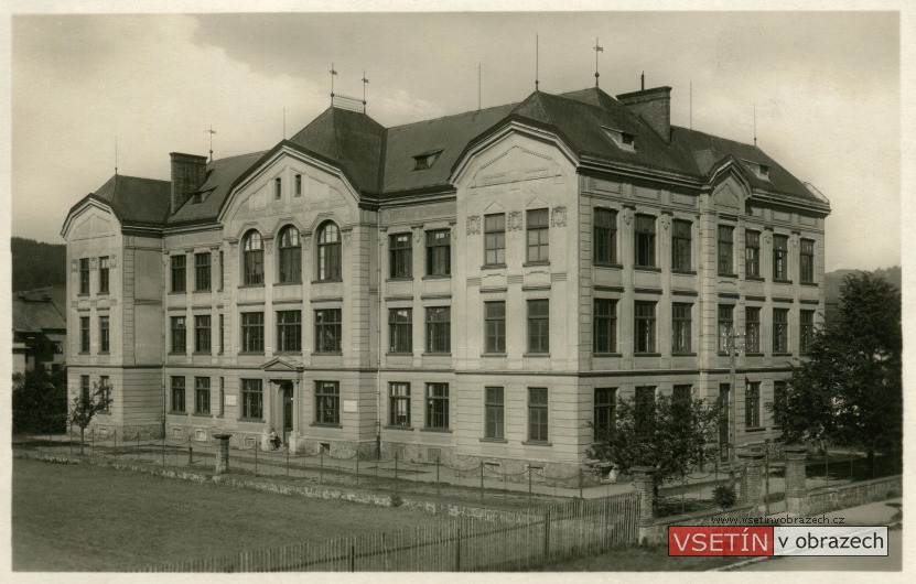 Dolní škola (dnes Střední zdravotní škola)