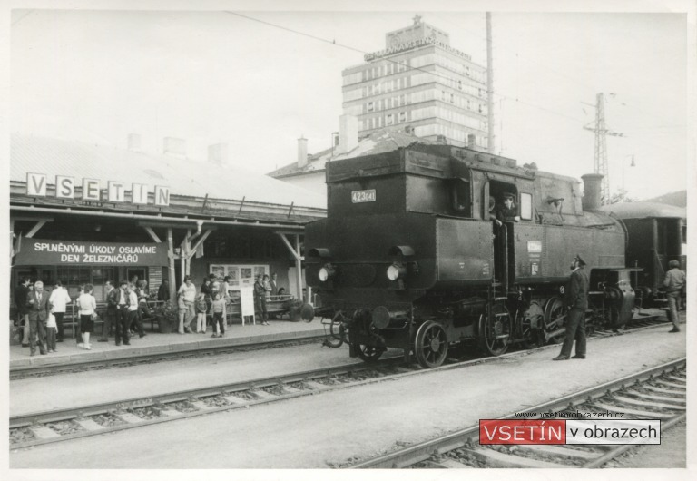 Parní lokomotiva 423.041 ve Vsetíně při oslavě 100 let trati Vsetín - Val. Meziříčí