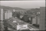Pohled z domu Jiráskova 1815 směrem ke Školní ulici