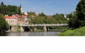 Pohled od nového železného mostu přes Bečvu na Horní město