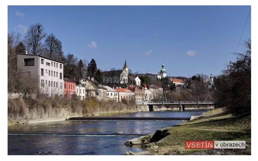 Vsetín: Pohled od Bečvy na Horní město