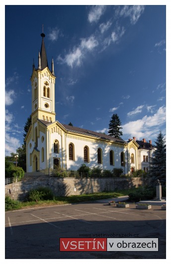 Evangelický kostel a pomník presidenta Masaryka