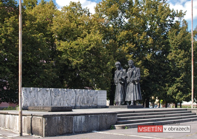 Památník Osvobození (akad. sochař R. Hlavica)