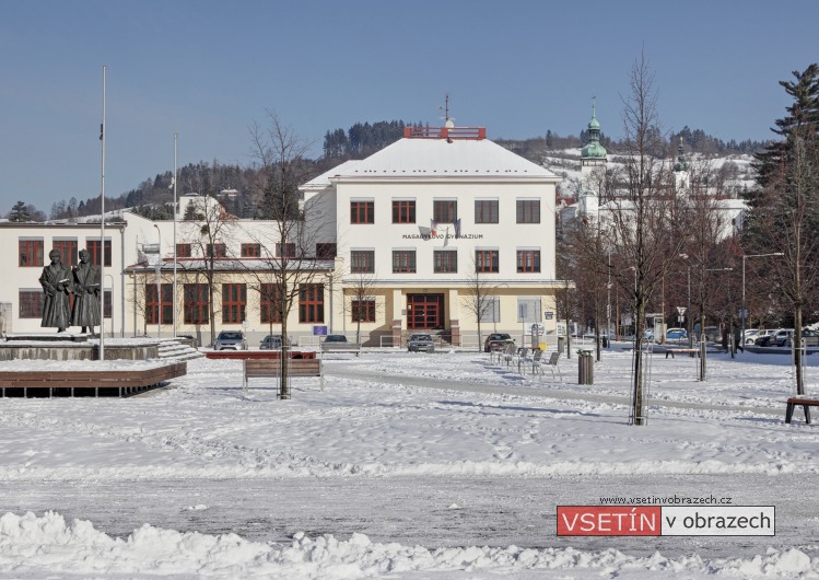 Budova střední všeobecně vzdělávací školy