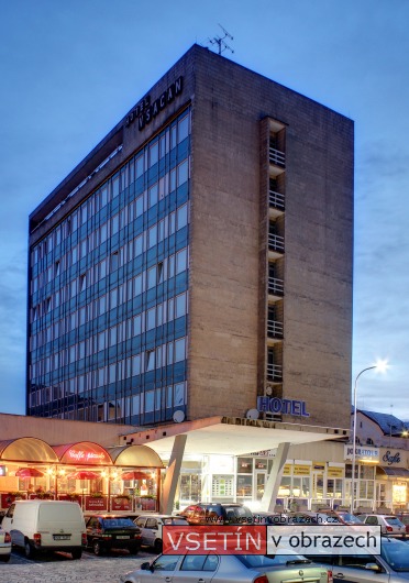 Hotel Vsacan od ulice Žerotinova