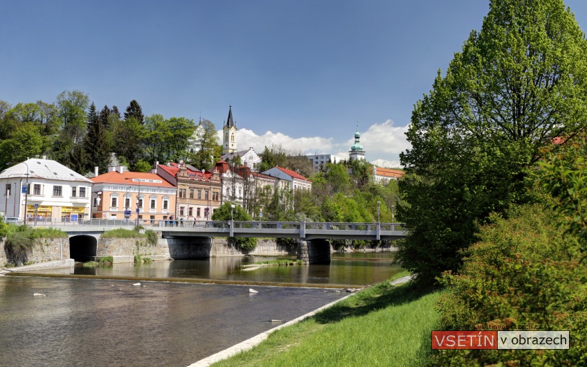 Pohled na Bečvu a Horní město