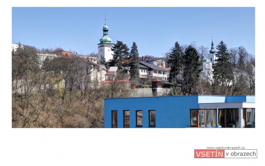 Pohled od Bečvy na Horní město (černobílá verze)