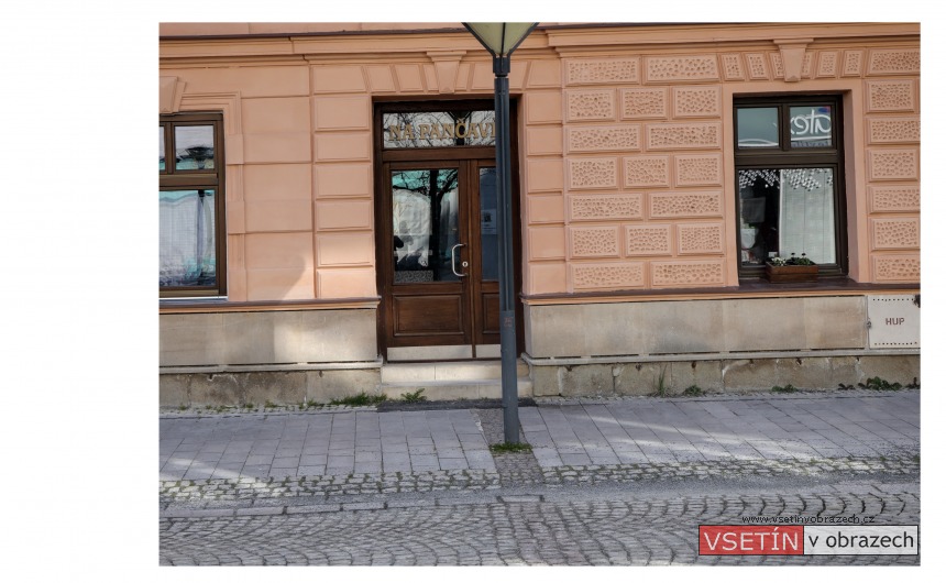 Herečka Liběna Odstrčilová (v kočáře), před Pančavou