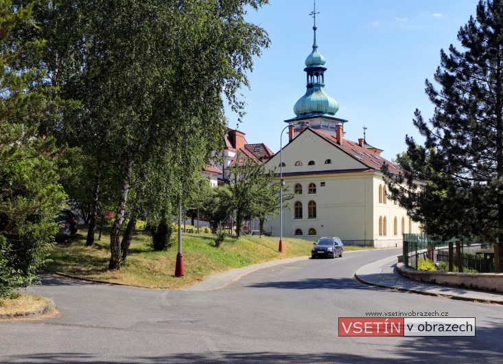 Ulice Jabloňová za Starou a Novou radnicí