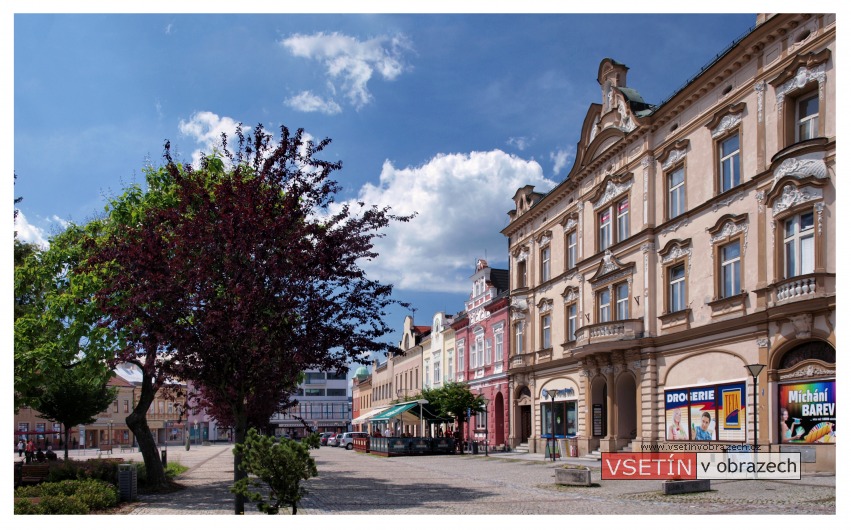 Východní strana Dolního náměstí