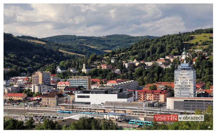 Celkový pohled z Bečevné na Vsetín a vlakové nádraží