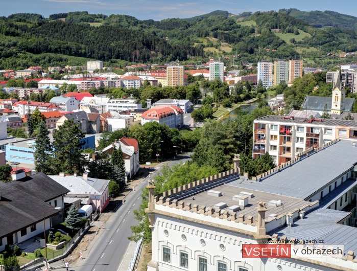 Pohled na Vsetín ze zámecké věže