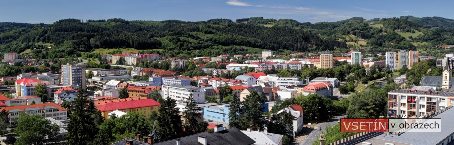 Panoramatický pohled ze zámecké věže (širokoúhlá pohlednice)