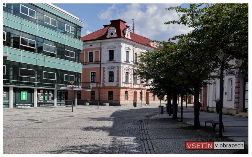 Hotel Životský a Březáčkův zájezdný hostinec na Dolním náměstí