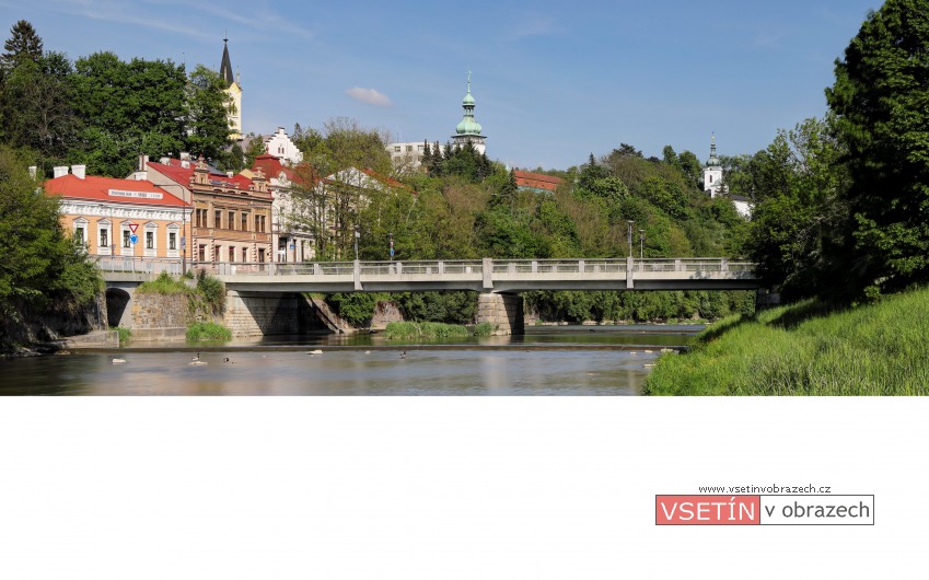 Pohled od nového železného mostu přes Bečvu na Horní město