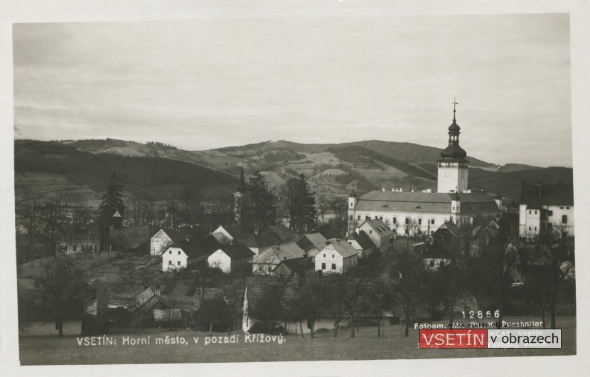 Vsetín: Horní město, v pozadí Křížový