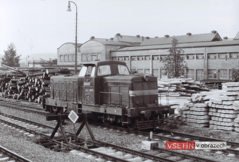Lokomotiva T444 na vlečce do MEZu