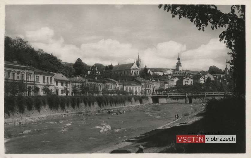 Pohled na Horní město od Bečvy