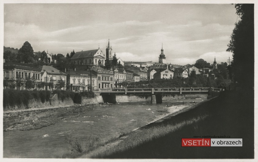 Pohled na Horní město od Bečvy