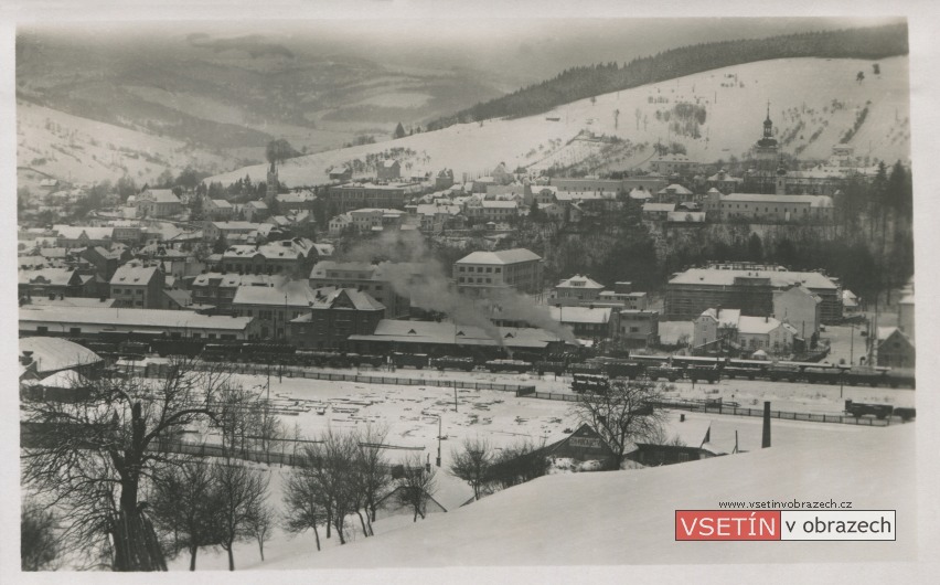 Pohled z Bečevné na vlakové nádraží