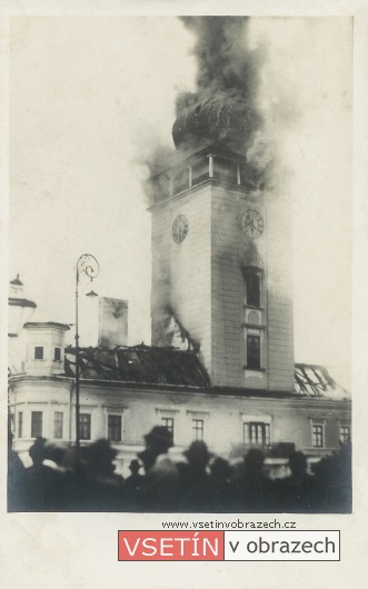 Požár zámku v ranních hodinách 10. srpna 1915