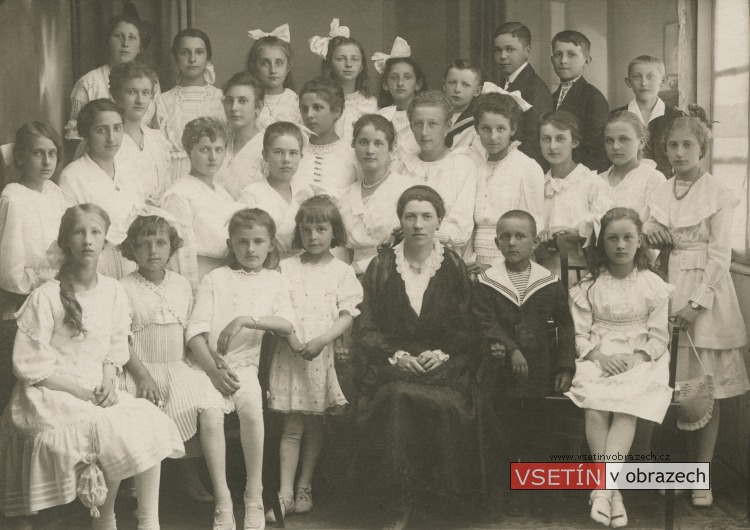 Skupinová fotka žáků ze Vsetína