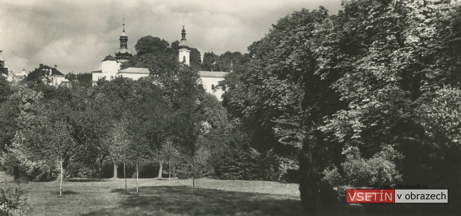 Panská zahrada (širokoúhlá pohlednice)