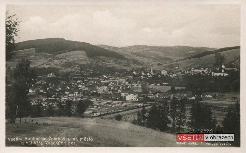 Vsetín: Pohled se Žambošky (Bečevné) na město a výběžky Vsackých hor