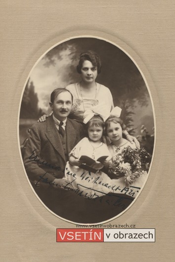 Karel Puszkailer s manželkou a dcerami
