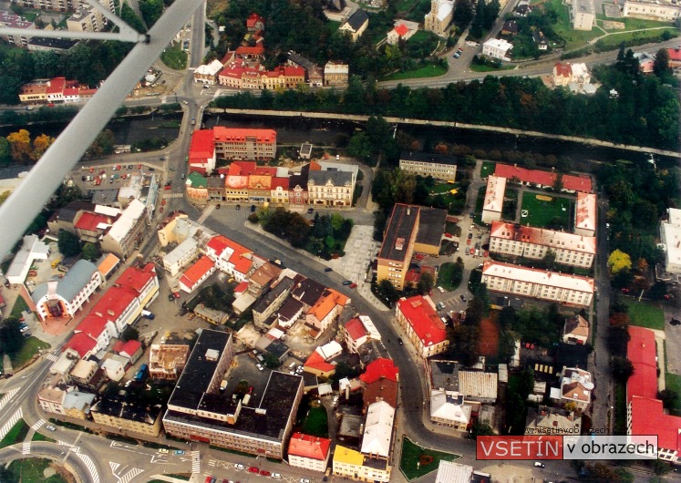 Letecký pohled na Dolní náměstí