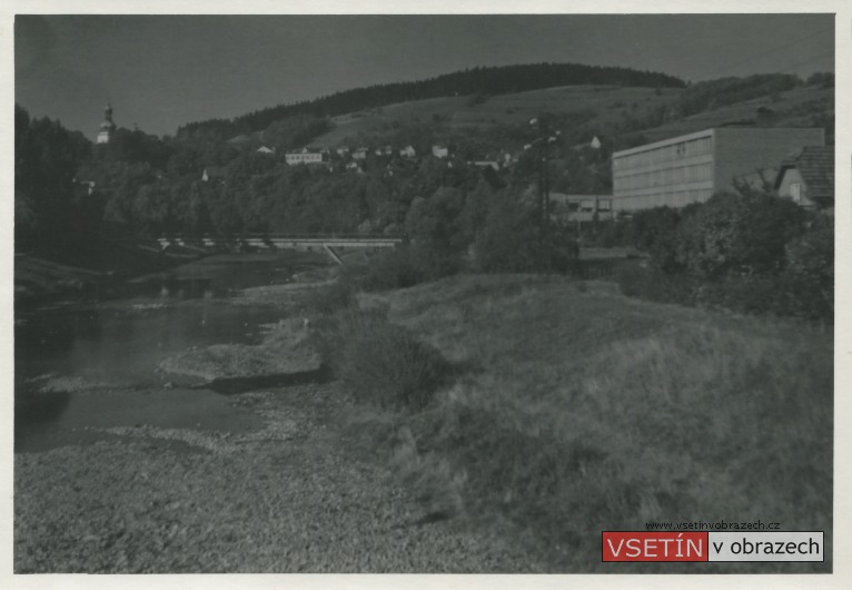 Střední průmyslová škola strojnická s mostem přes Bečvu