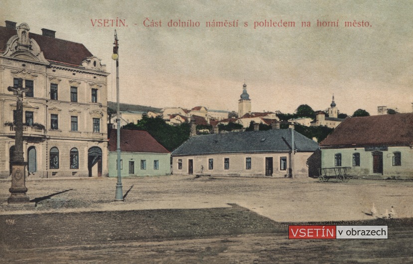 Část Dolního náměstí s pohledem na Horní město