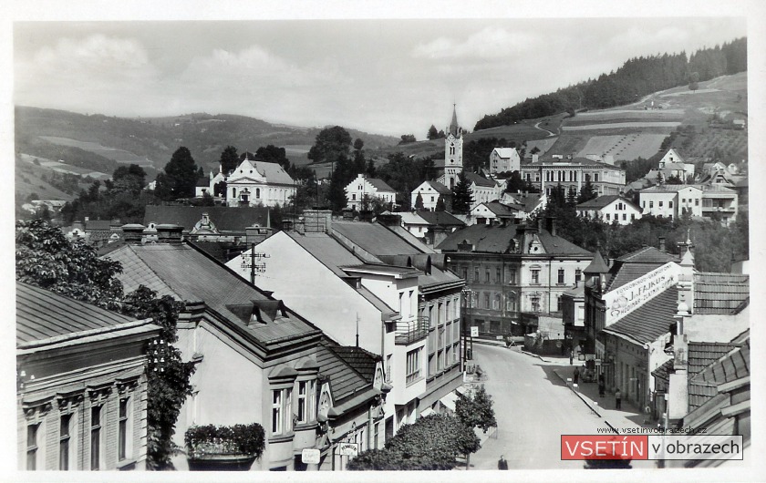 Detailní záběr na ulici Svárov (v pozadí hotel Pančava)