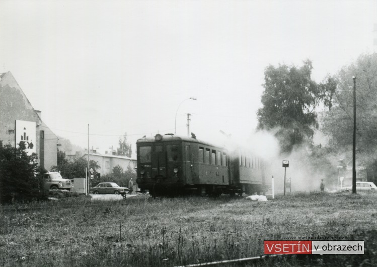 Motorový vůz M131.1 (Hurvínek) na bývalém přejezdu u Skláře