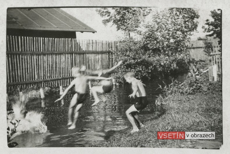Přírodní koupaliště Na Valše u vsetínského Náhonu