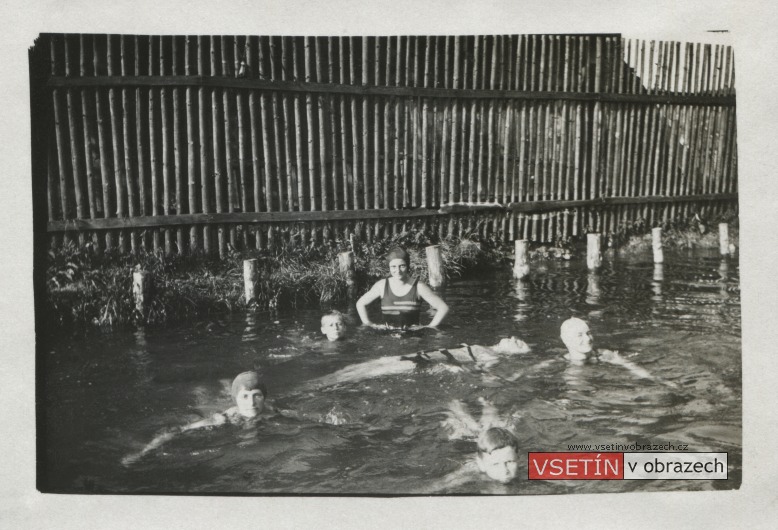 Přírodní koupaliště Na Valše u vsetínského Náhonu