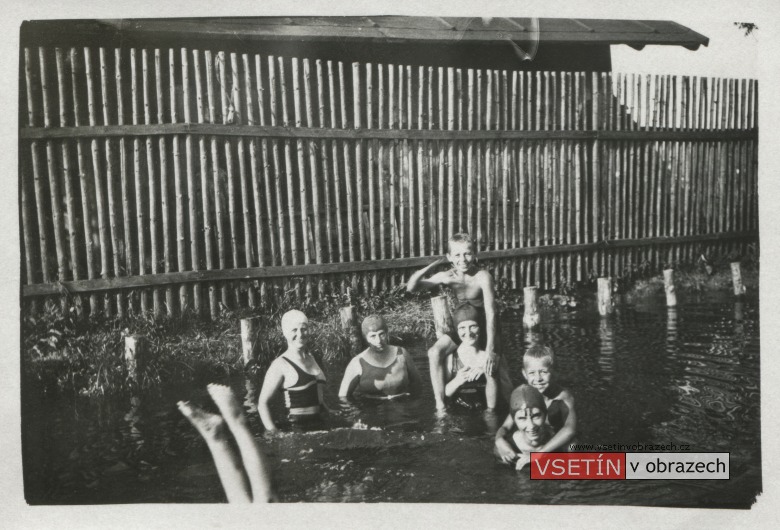 Přírodní koupaliště Na Valše u vsetínského Náhonu