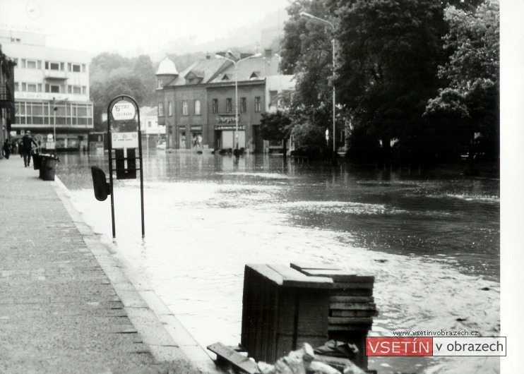 Povodeň 27. 6. 1987 - Dolní náměstí severním směrem