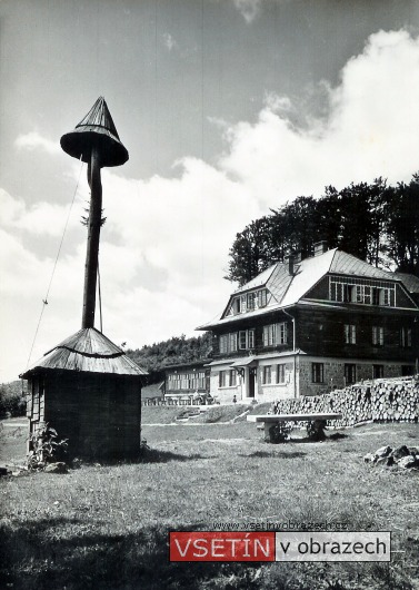 Chata a zvonička na Vsackém Cábě
