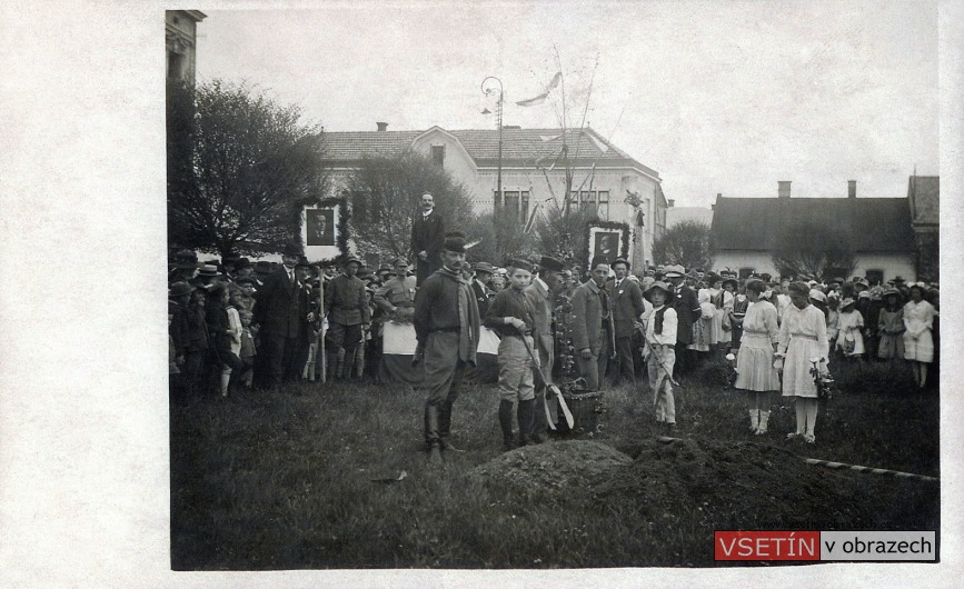 Slavnost Sázení lípy Svobody na Dolním náměstí (25. května 1919)