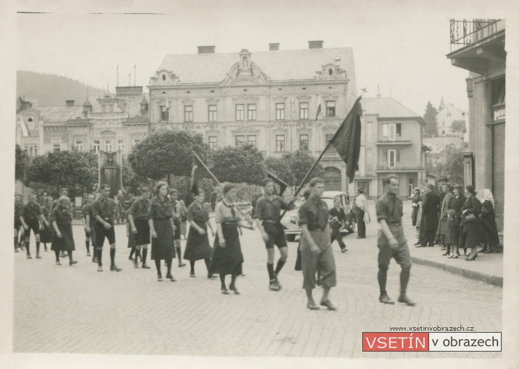 Průvod Dělnické tělocvičné jednoty na Dolním náměstí