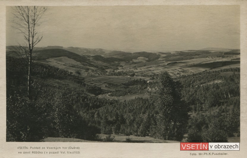 Vsetín: Pohled ze Vsackých hor (Dušné) na údolí Růžďka (v pozadí Val. Meziříčí)