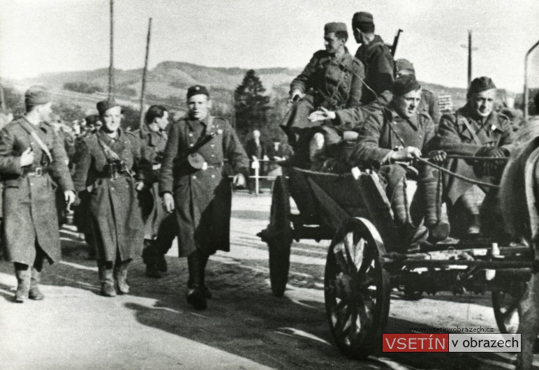 Osvobození Vsetína 4. května 4. československou brigádou - u mostu přes Bečvu