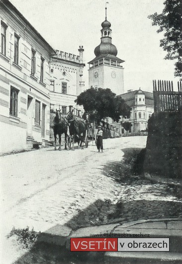 Zámek s cestou na Horní město