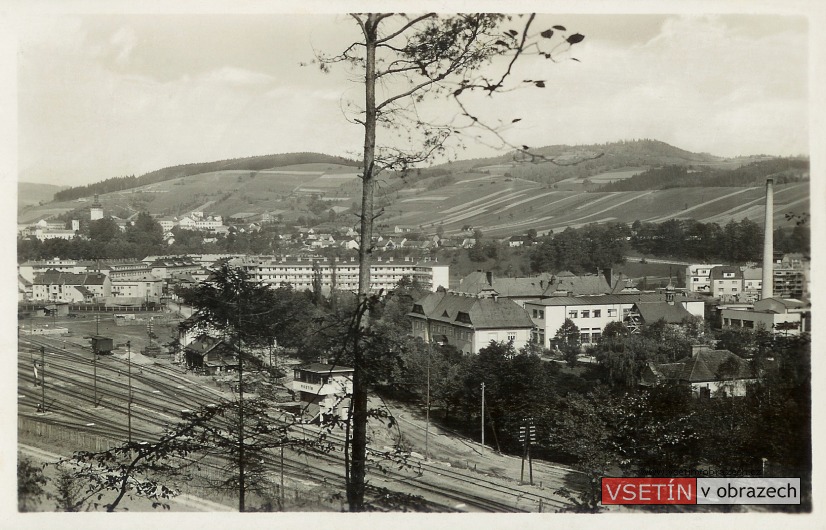 Pohled z Bečevné na nemocnici a část vlakového nádraží