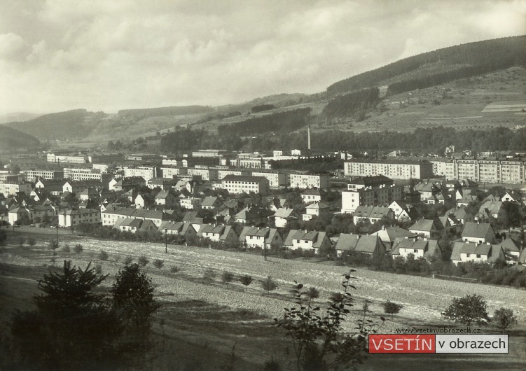 Pohled ze Žambošky na zástavbu na Rybníkách a Trávníkách