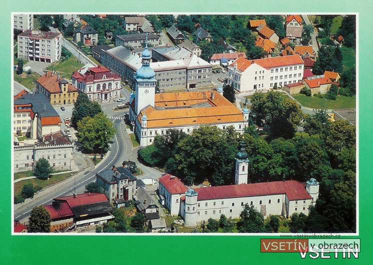 Letecký pohled na zámek a Horní město