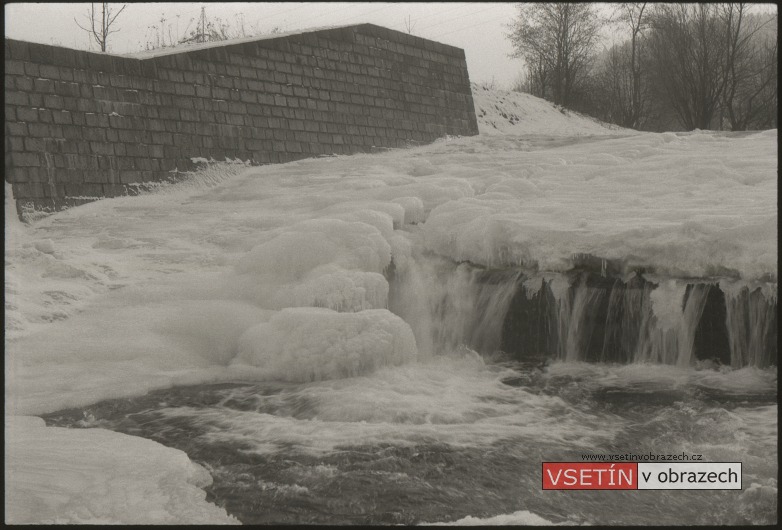 Zamrzlý splav na Ohradě