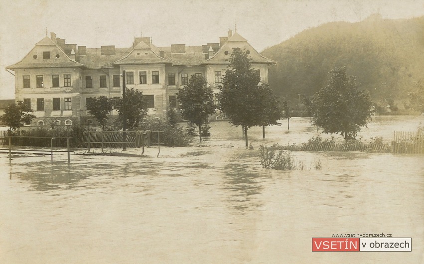 Nemocnice při povodni v červenci 1919