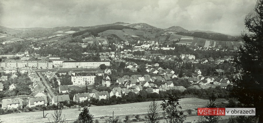 Pohled na Vsetín od Žambošky (širokoúhlá pohlednice)